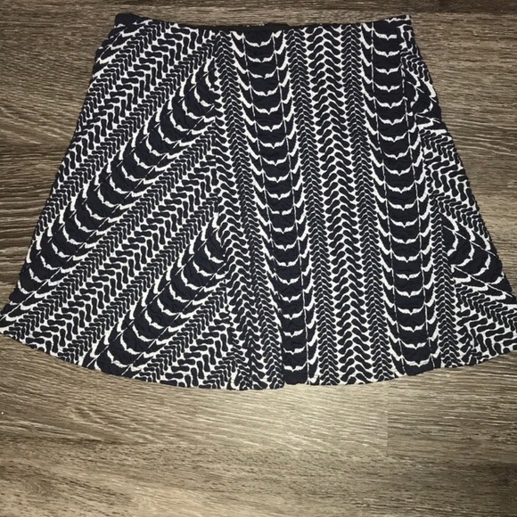🖤ZARA TRAFALUC🖤TEXTURED A-LINE MINI SKIRT🖤 - Picture 3 of 6